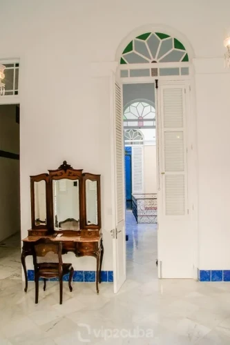 RHHV02 Eski Havana Etkileyici 6 Yatak Odalı Villa