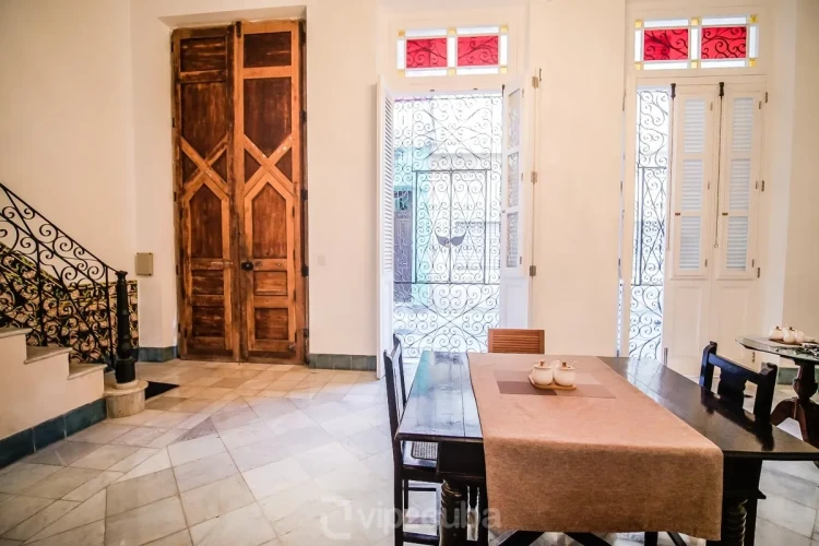 RHHV02 Eski Havana Etkileyici 6 Yatak Odalı Villa