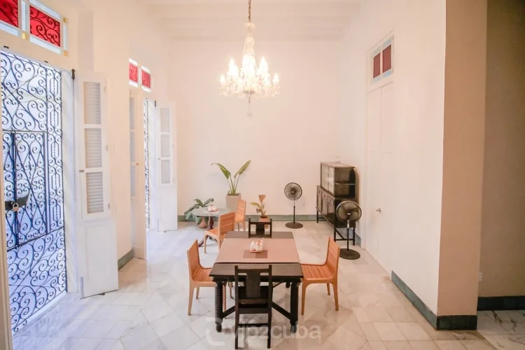 RHHV02 Eski Havana Etkileyici 6 Yatak Odalı Villa