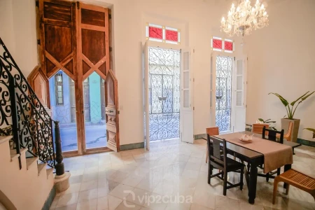 SoleCuba.com üzerinden hemen rezervasyon yapın ve Havana’nın eşsiz atmosferini  yaşayın! Eski Havana Etkileyici Villa