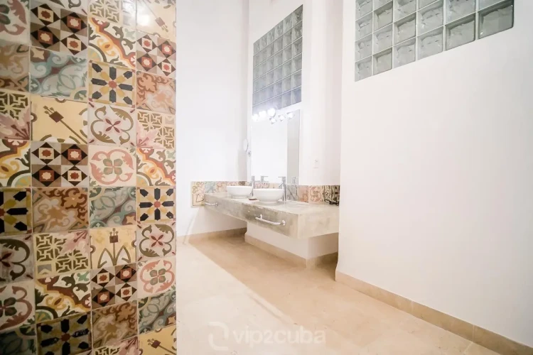 RHHV02 Eski Havana Etkileyici 6 Yatak Odalı Villa
