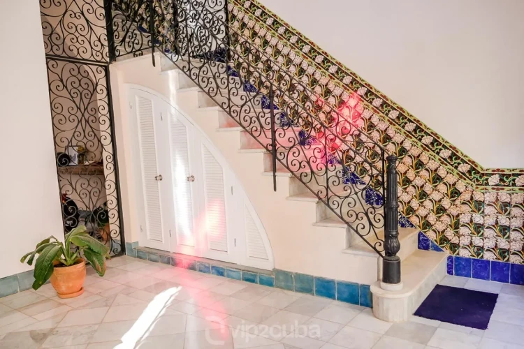 RHHV02 Eski Havana Etkileyici 6 Yatak Odalı Villa