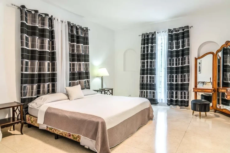 RHPL15 - 7 Yatak Odalı / 7 Banyolu Villa Iris, Miramar Havuzlu