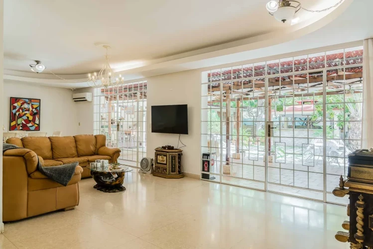 RHPL199 - 4 Yatak Odalı / 4 Banyolu Casa Vivian, Miramar'da