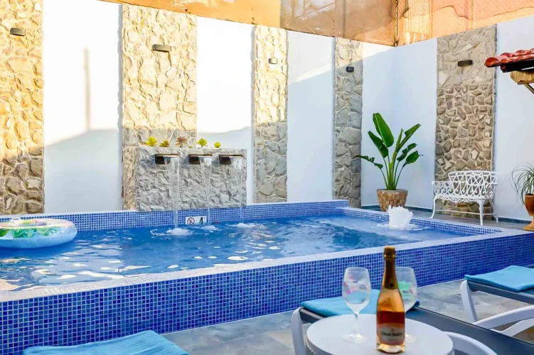 RHPL37 5 Yatak Odalı / 5 Banyolu Villa Raysel, Miramar'da Havuzlu/WiFi