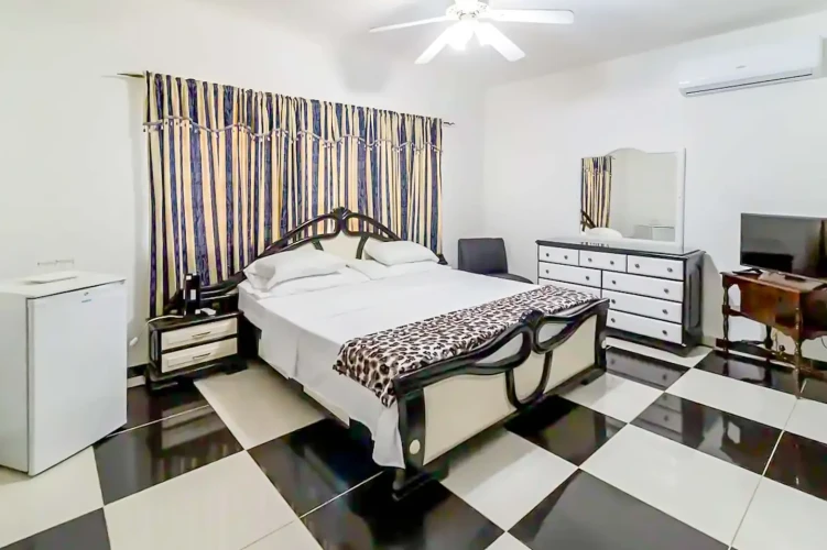 RHPL37 5BR Hostal Raysel in Miramar Havana